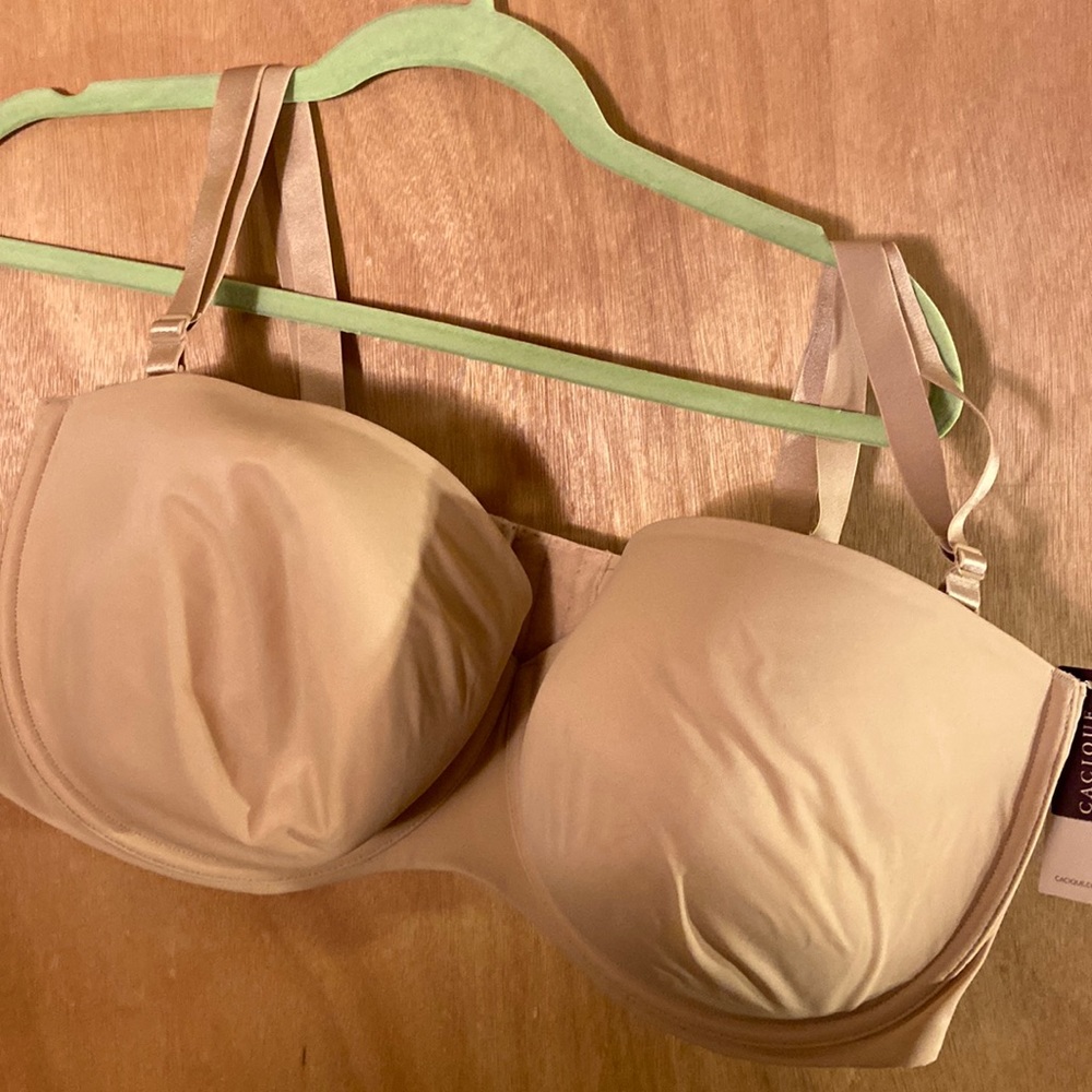 Nice bra, 44G lightweight multi-way strapless. Smoke free pet friendly home